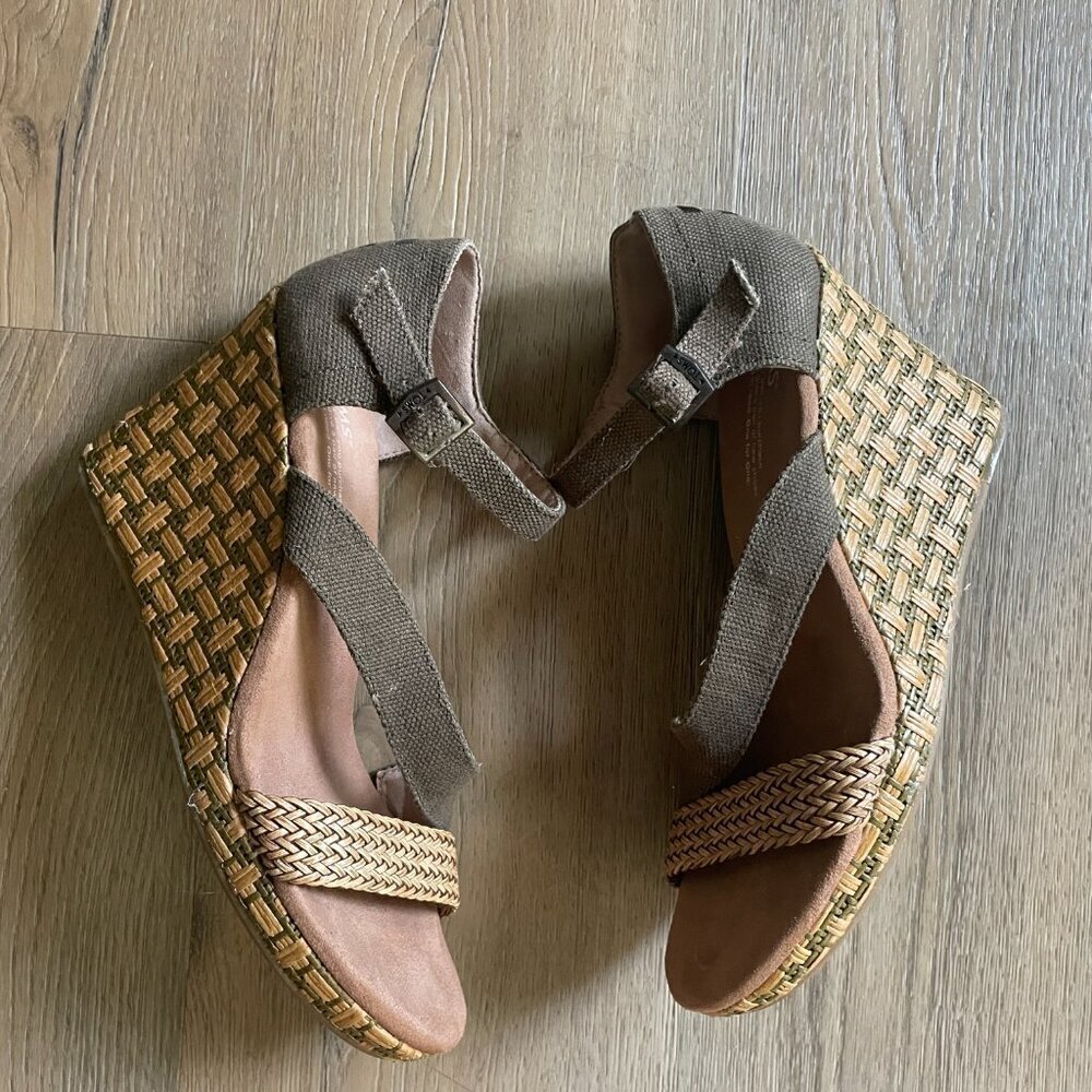 Women’s TOMS Clarissa Woven Green and Tan Wedge Heels/Sandals-Size 9 - Picture 6 of 8